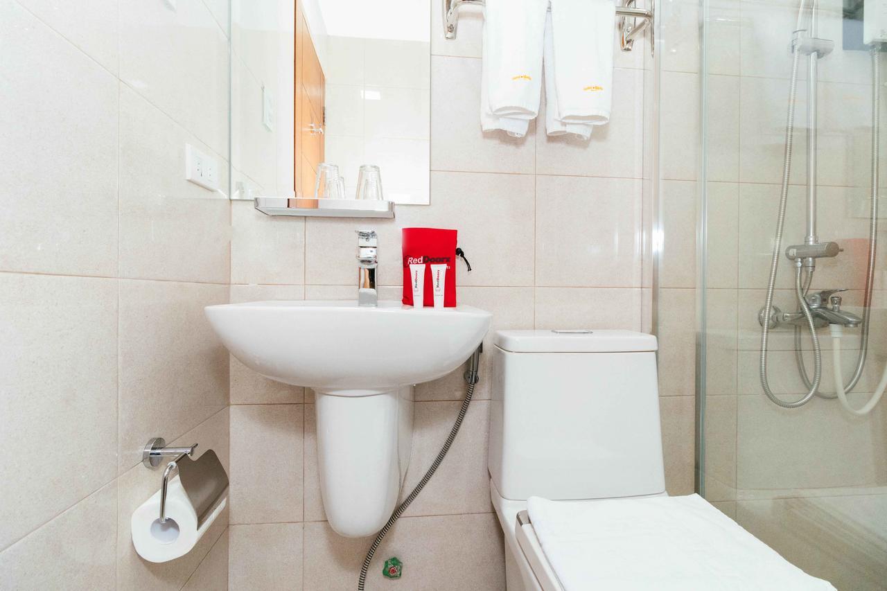 Отель Reddoorz Premium @ Sampaloc Makati Макати Экстерьер фото