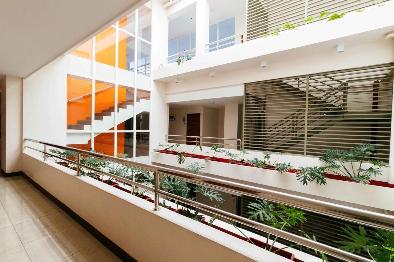 Отель Reddoorz Premium @ Sampaloc Makati Макати Экстерьер фото