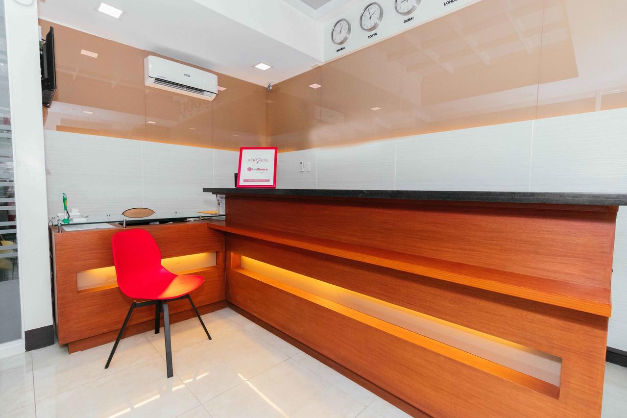 Отель Reddoorz Premium @ Sampaloc Makati Макати Экстерьер фото
