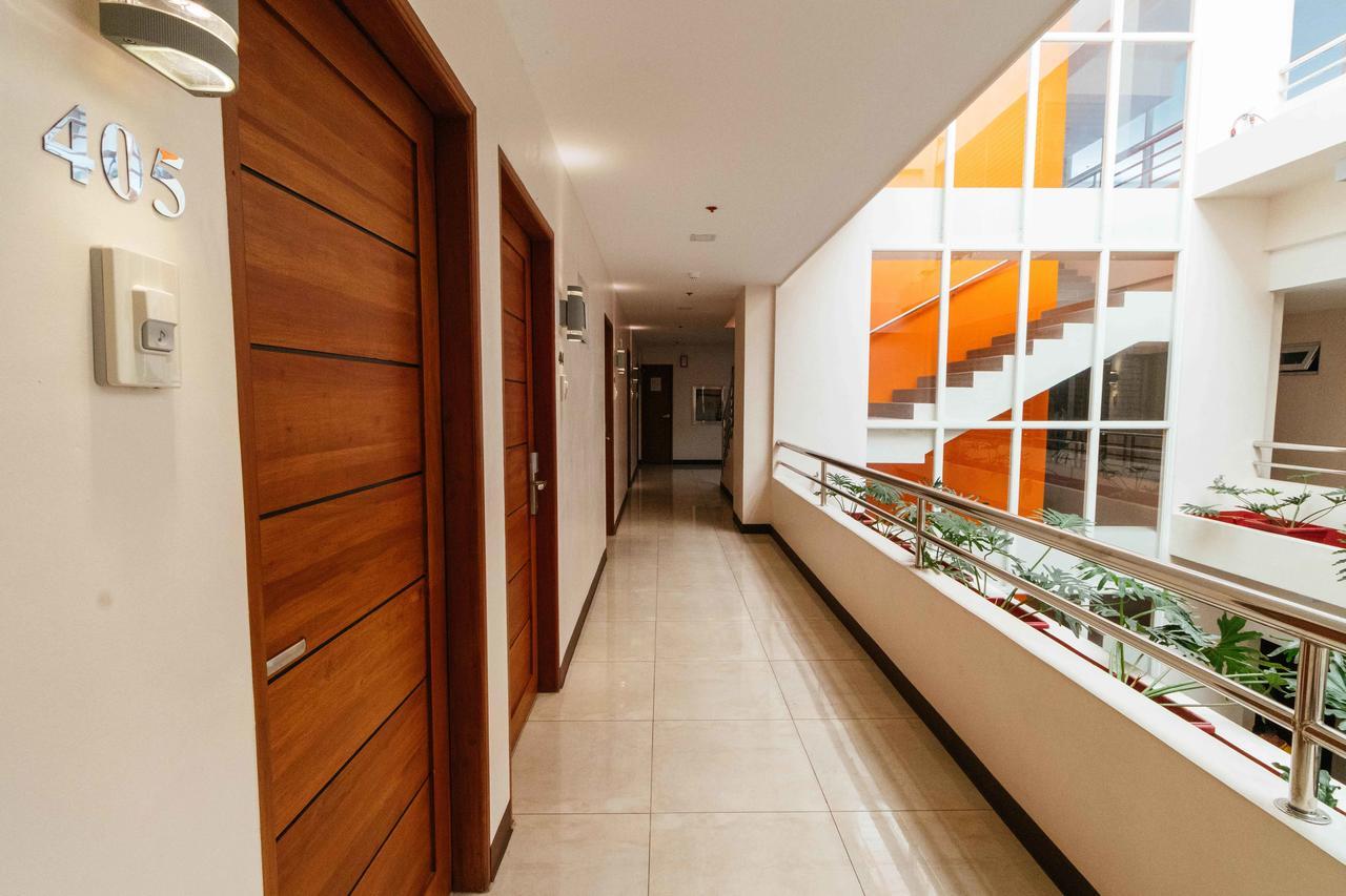 Отель Reddoorz Premium @ Sampaloc Makati Макати Экстерьер фото