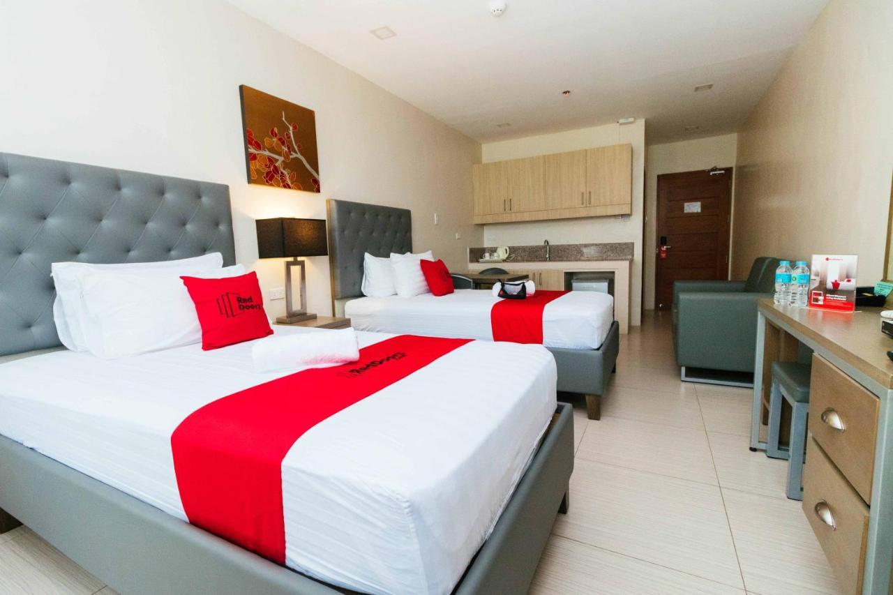 Отель Reddoorz Premium @ Sampaloc Makati Макати Экстерьер фото