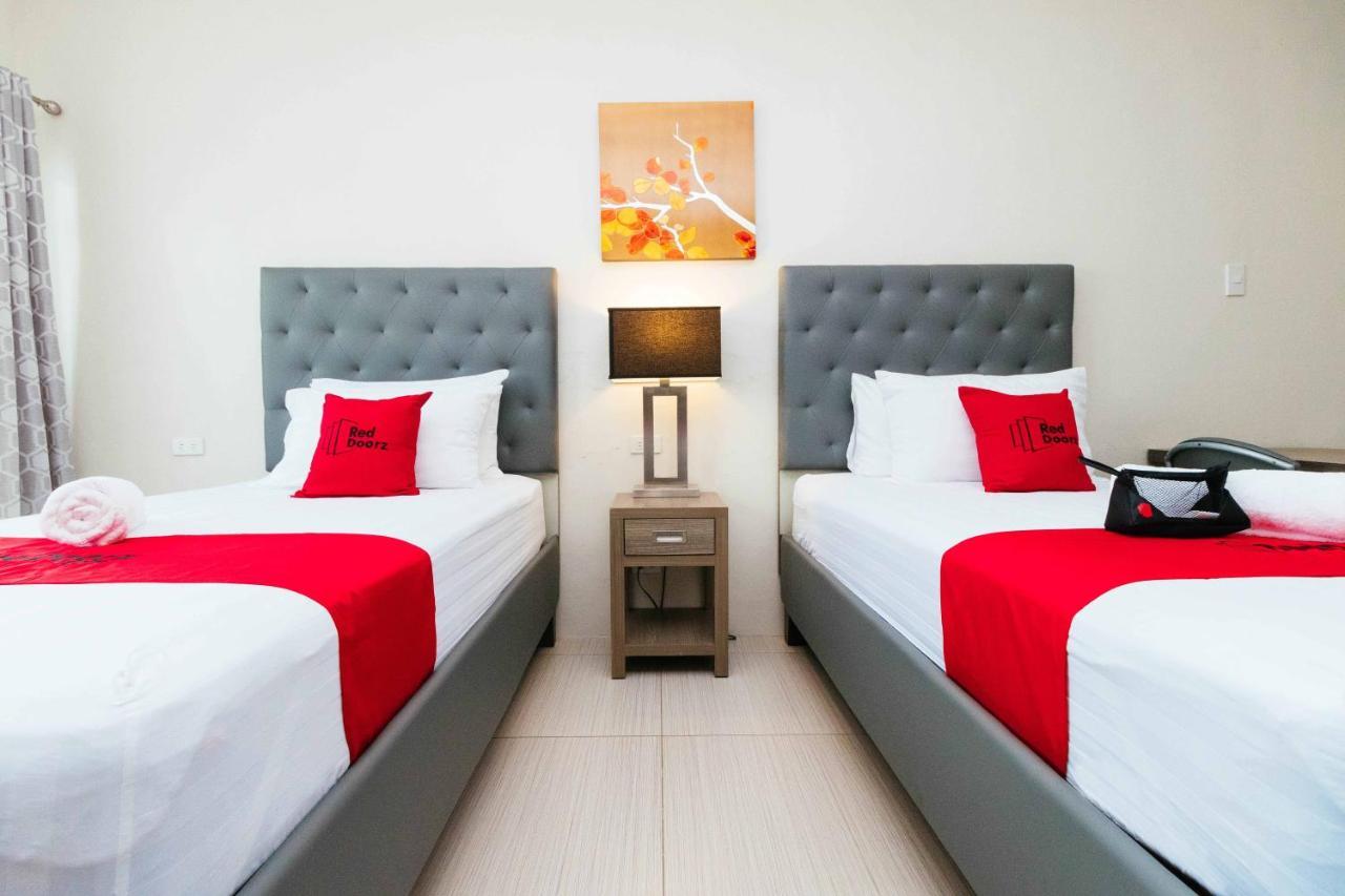 Отель Reddoorz Premium @ Sampaloc Makati Макати Экстерьер фото