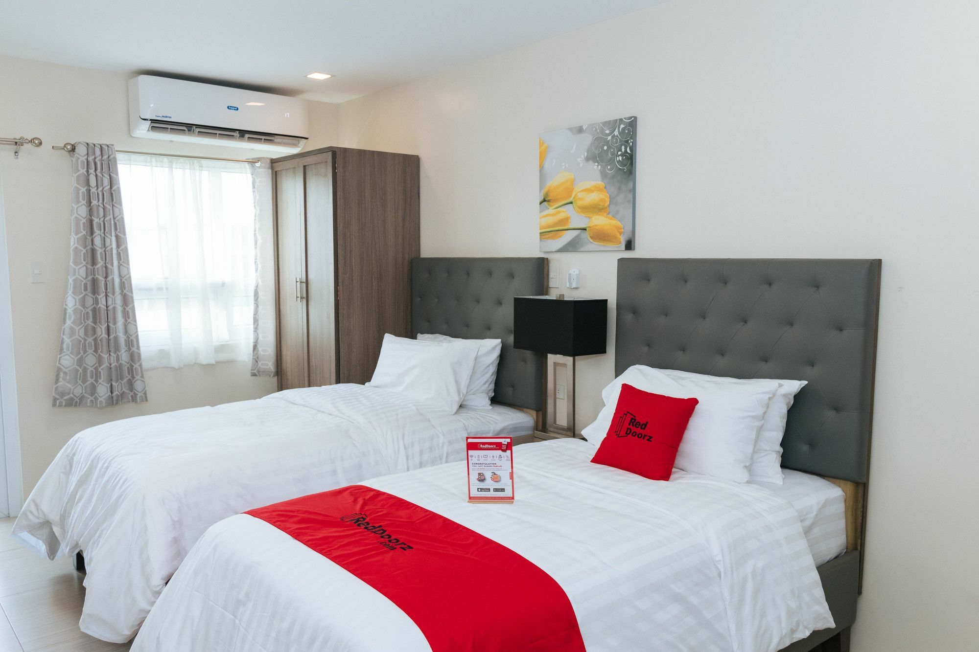 Отель Reddoorz Premium @ Sampaloc Makati Макати Экстерьер фото