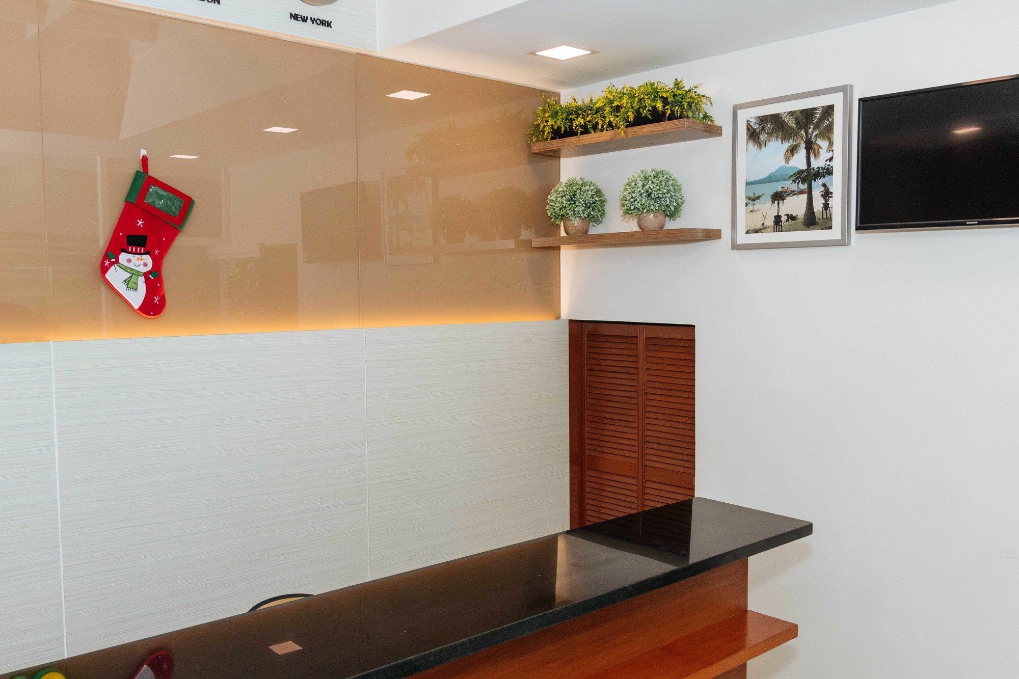 Отель Reddoorz Premium @ Sampaloc Makati Макати Экстерьер фото