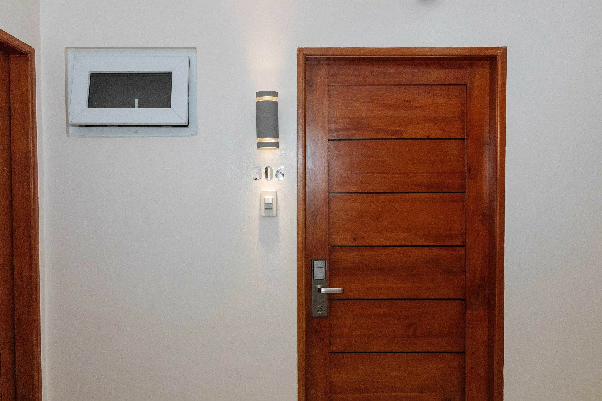 Отель Reddoorz Premium @ Sampaloc Makati Макати Экстерьер фото