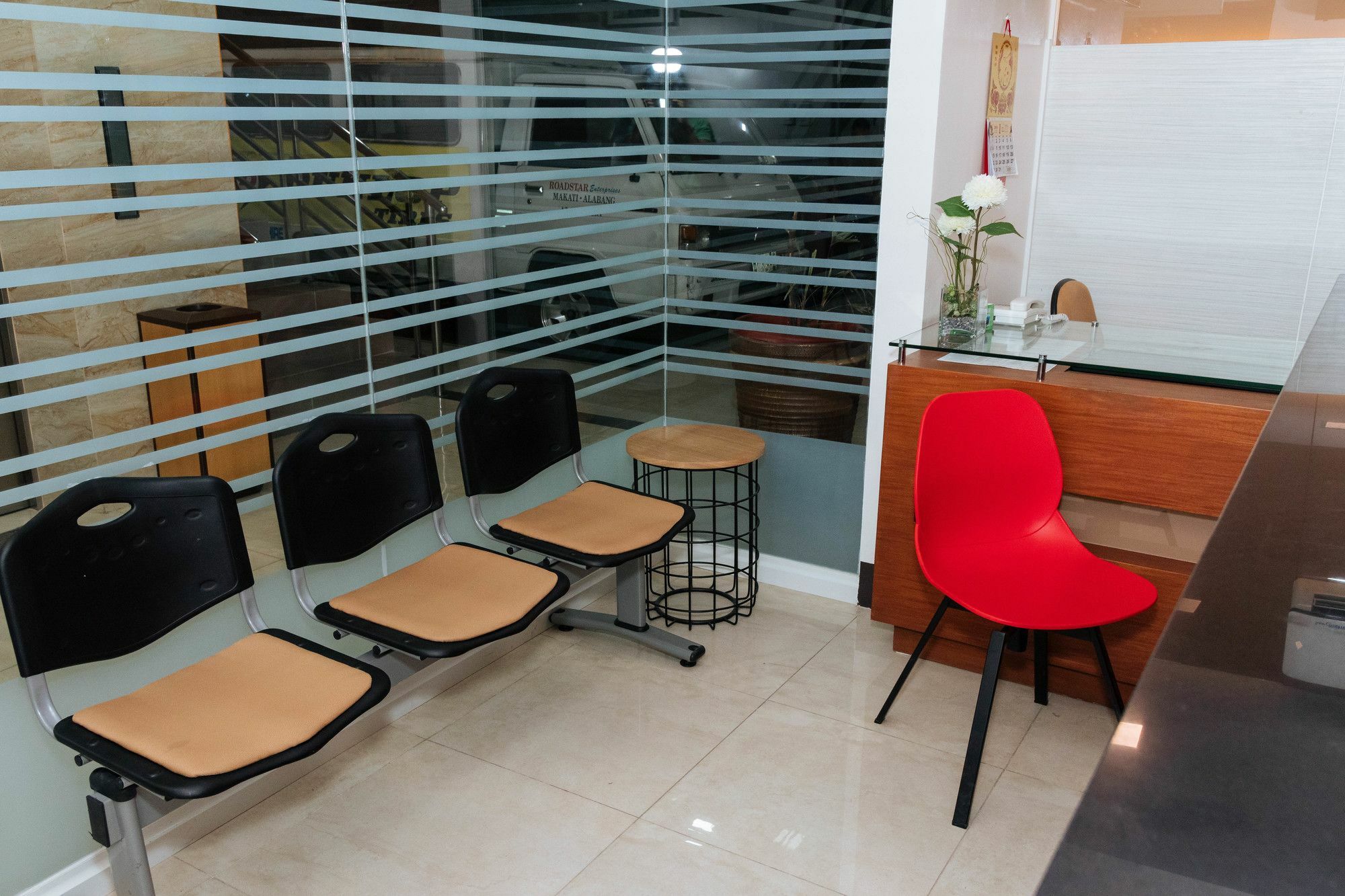 Отель Reddoorz Premium @ Sampaloc Makati Макати Экстерьер фото
